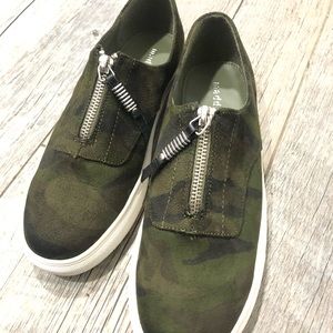 Camouflage shoes size 8